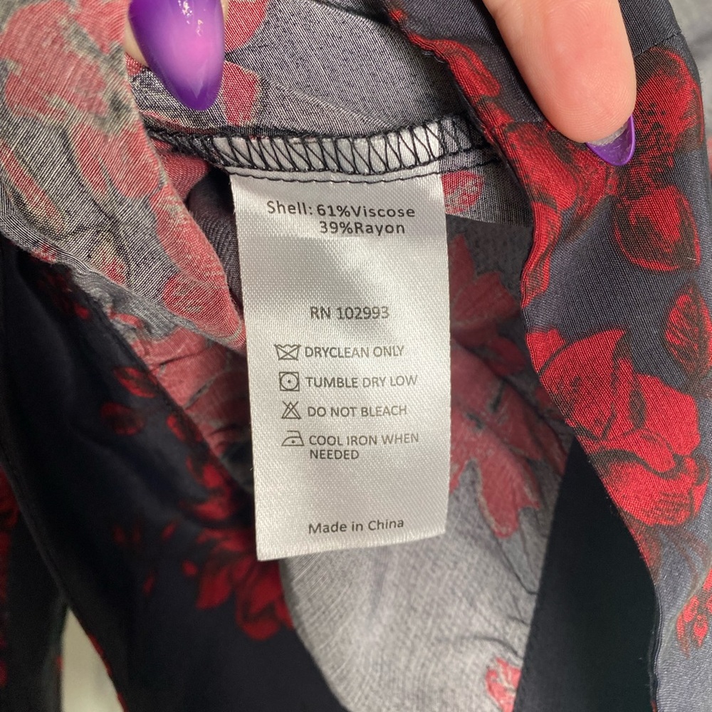 FINAL SALE Marissa Webb Floral Deep V Neck Long Sleeve Button Crop Blouse Size 4 - Picture 3 of 7